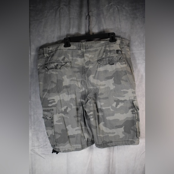Vintage Burnside Camo Cargo Shorts Mens Size 44 - Picture 2 of 4